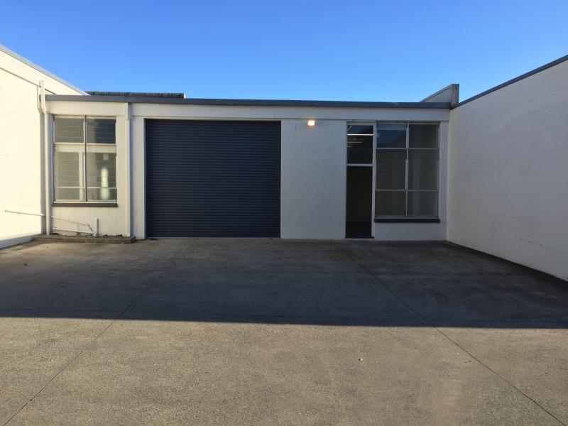 SHARED STORAGE WAREHOUSE - 18 SQM image 1