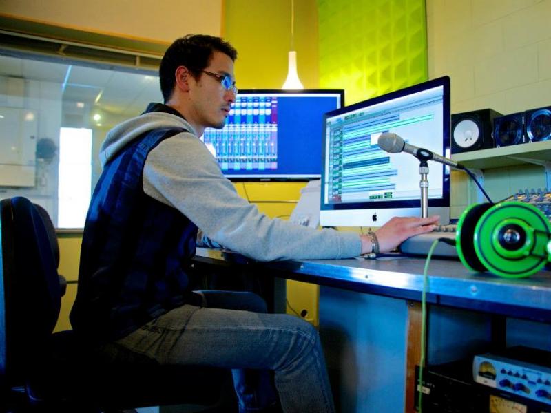 Studio for audio, filming, green screen image 0