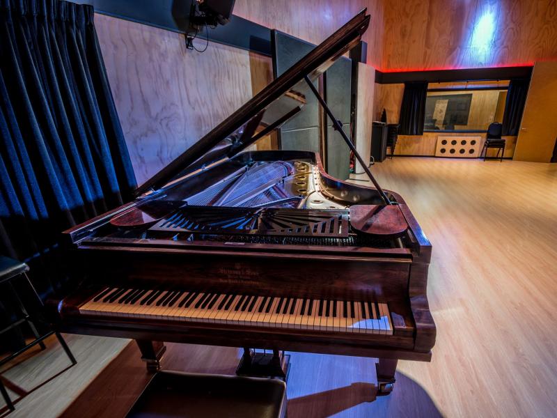 Large Recording Studio - Multi-Use Space image 0