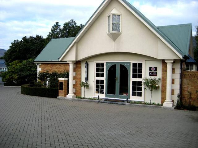 AMAZING SALON CHRISTCHURCH - RENT A CHAIR image 2