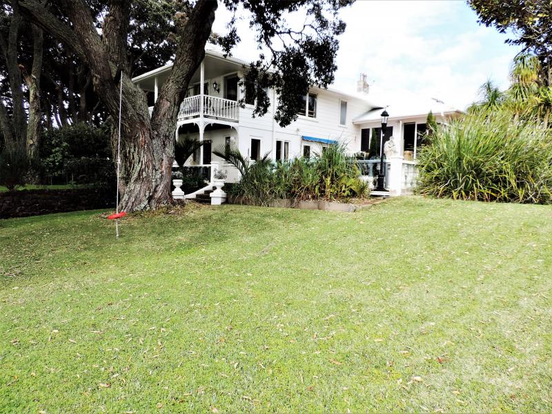 Vintage Beach Front Gardens image 2
