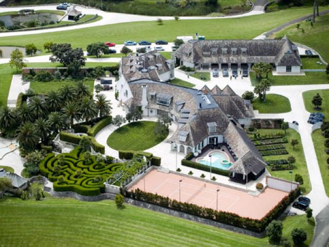 Deluxe Mansion Ready For PARTAY!! image 1