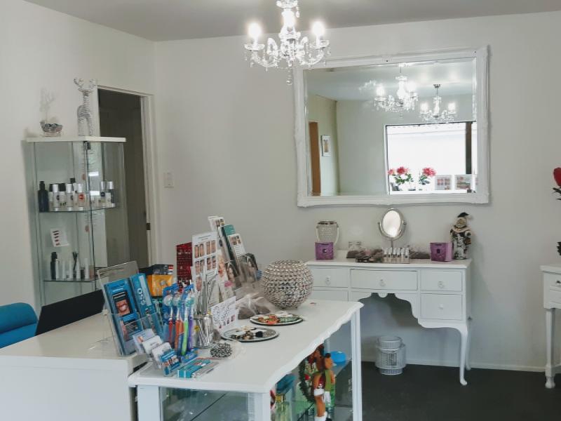 Beauty salon room available image 0