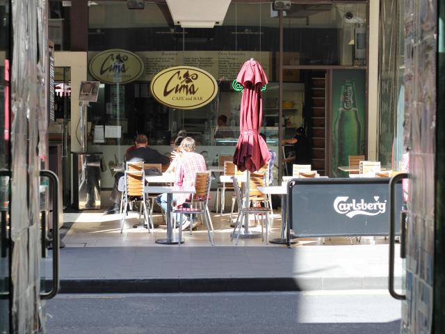 POP UP SHOP HIGH STREET image 1