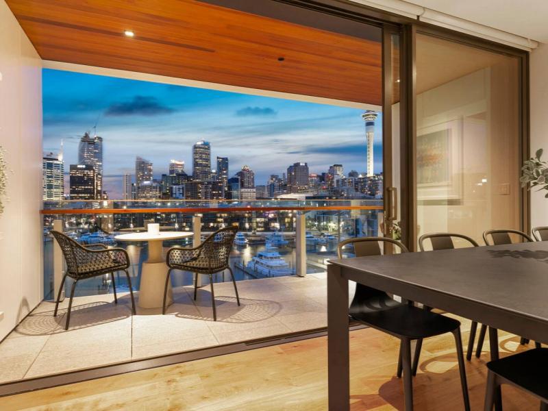 Luxury Apartment Meeting Space - Auckland image 0