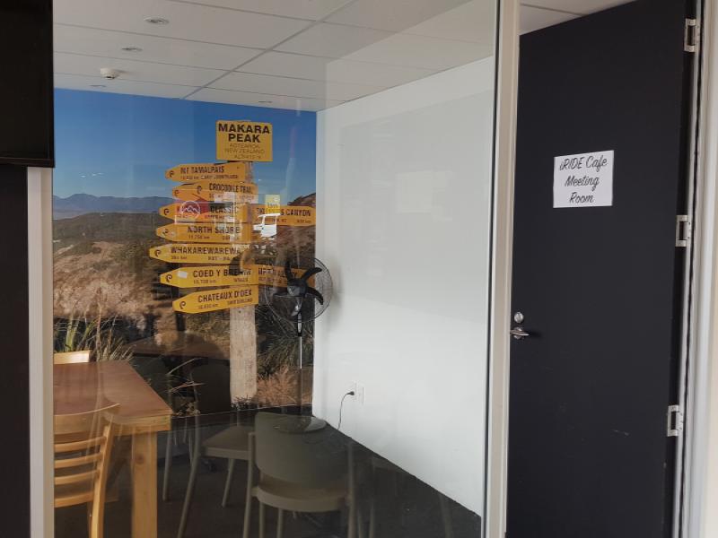 Serviced Meeting Room. 8-10 seated image 0