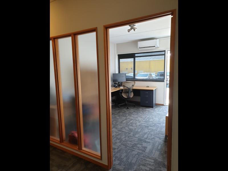 Modern office for rent image 2