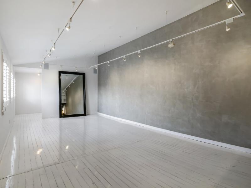 Beautiful Blank Studio Space image 1