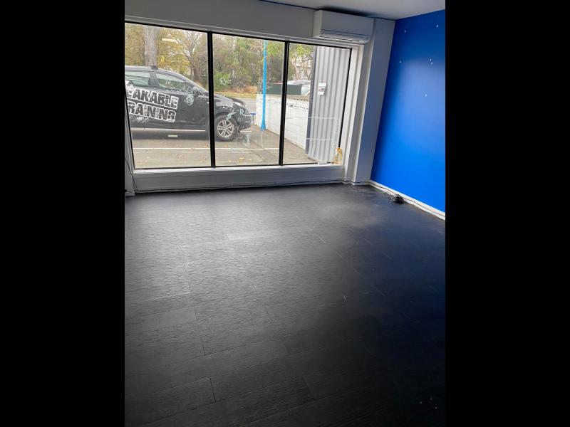 Room to lease in gym on outskirts of city image 0