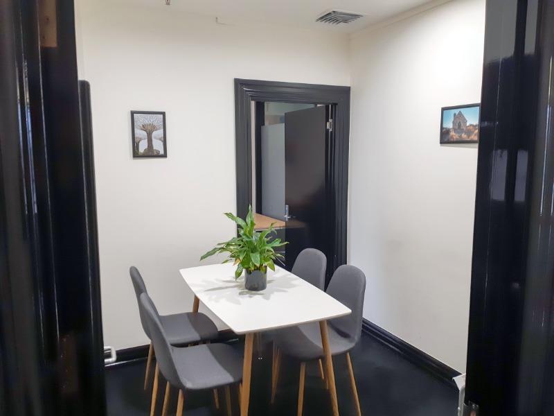 Queen St Desks available $200 per month each image 1